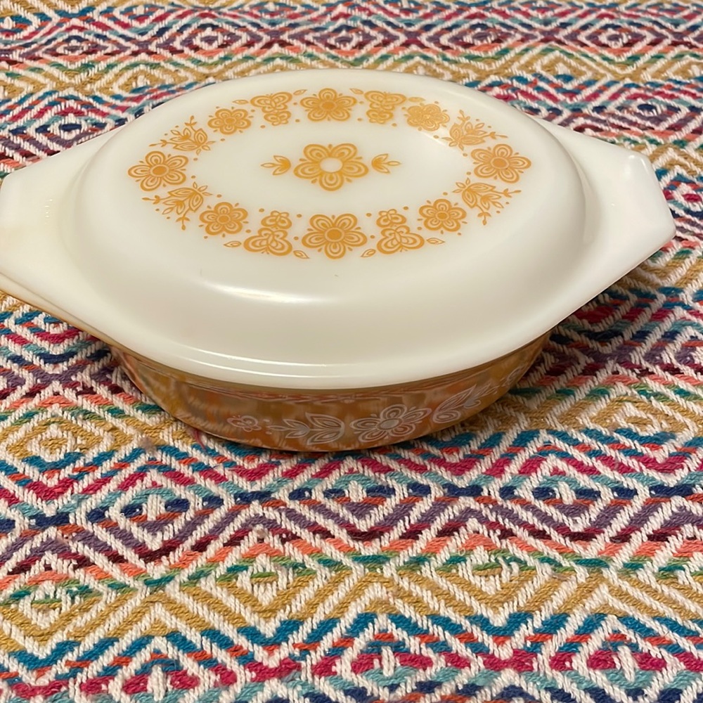 Pyrex Butterfly Gold Casserole Dish